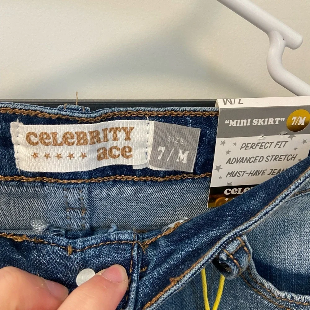 NWT | Celebrity Ace junior’s denim skirt‎ — size 7